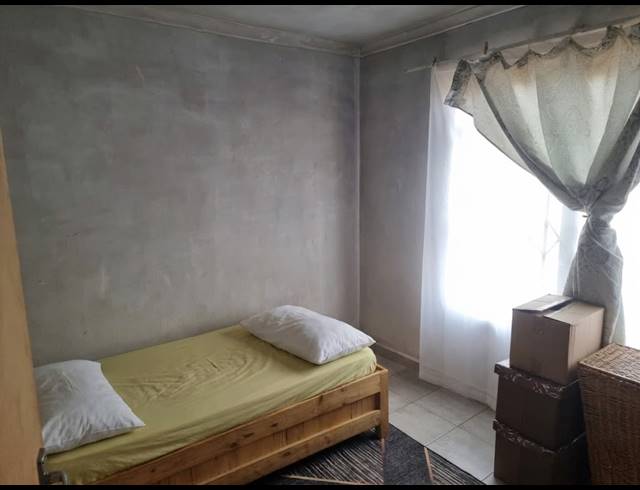 2 BEDROOM HOUSE FOR SALE IN STRETFORD
